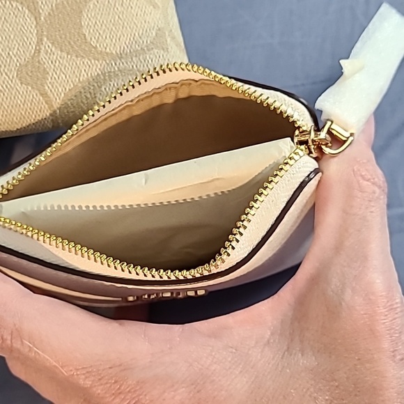 Coach Corner Zip Trio In Signature Canvas NWT - Picture 4 of 8